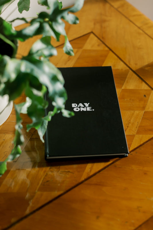 DAYONE. black / german