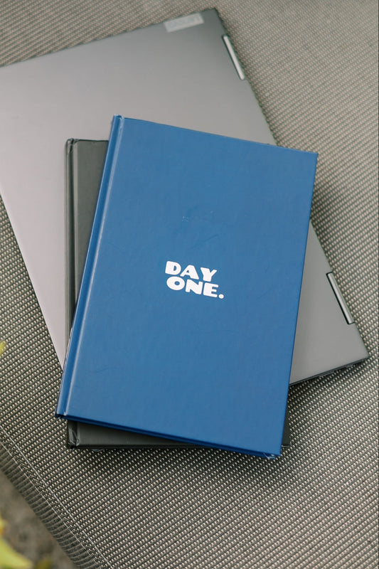 DAYONE. navy / german